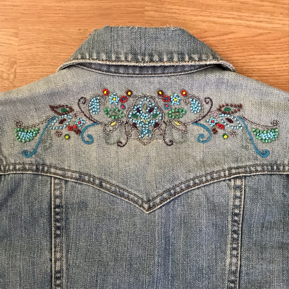 Distressed Cropped Denim Jacket - Picture 4 of 6